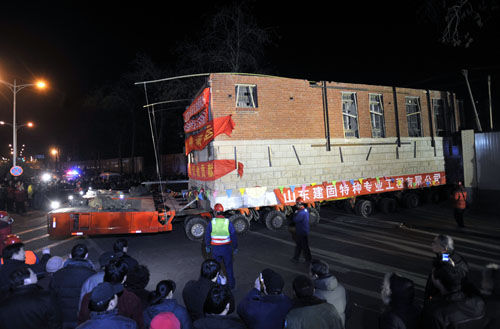 濟南：200噸民國別墅“坐車搬家”(組圖)