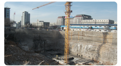 千佛山醫(yī)院保健綜合樓基坑復合土釘墻支護，基坑深度最大21m ( 2012年)