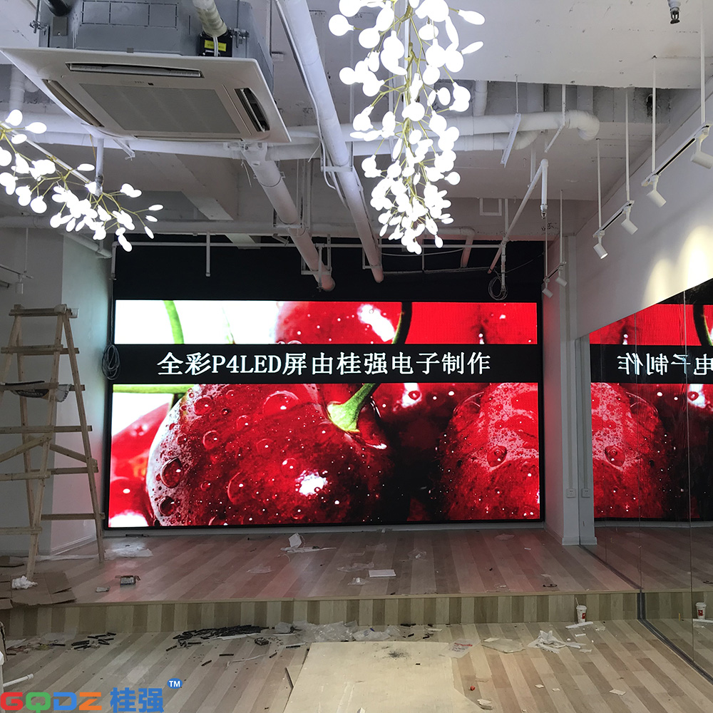 彩虹醫小主播P4全彩LED顯示屏  15平米